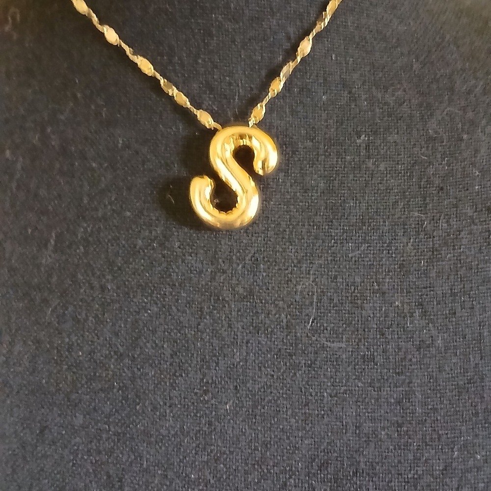 SUMMER'S COMING! "S" BUBBLE LETTER ADJUSTABLE PENDANT😲 - Picture 2 of 7
